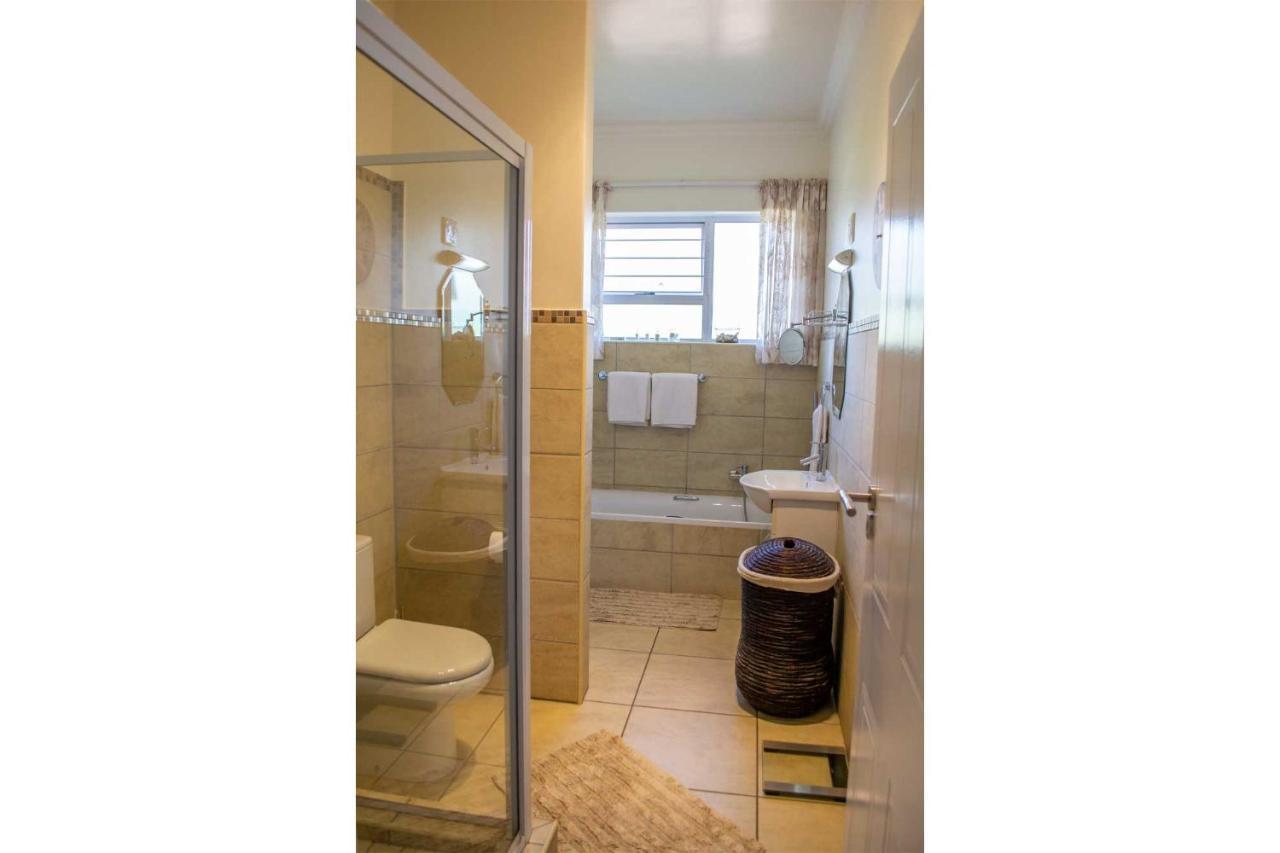 Amohela Guesthouse Midrand Bagian luar foto