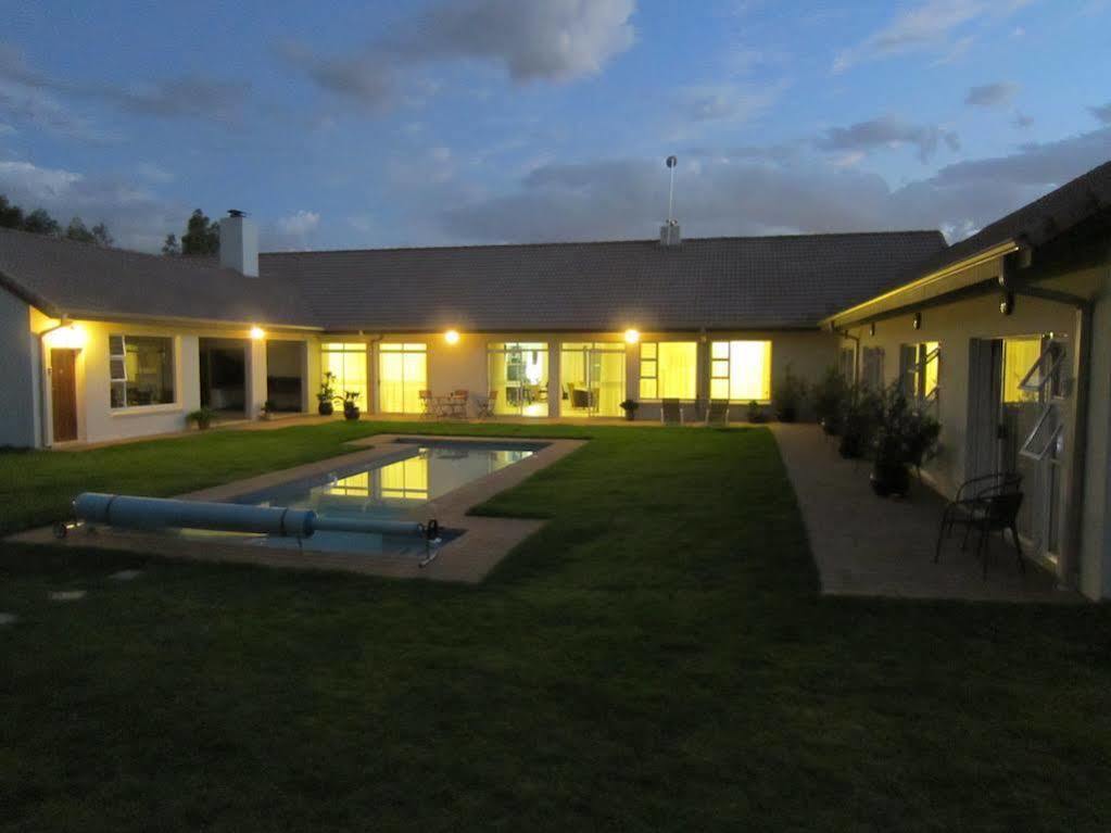Amohela Guesthouse Midrand Bagian luar foto