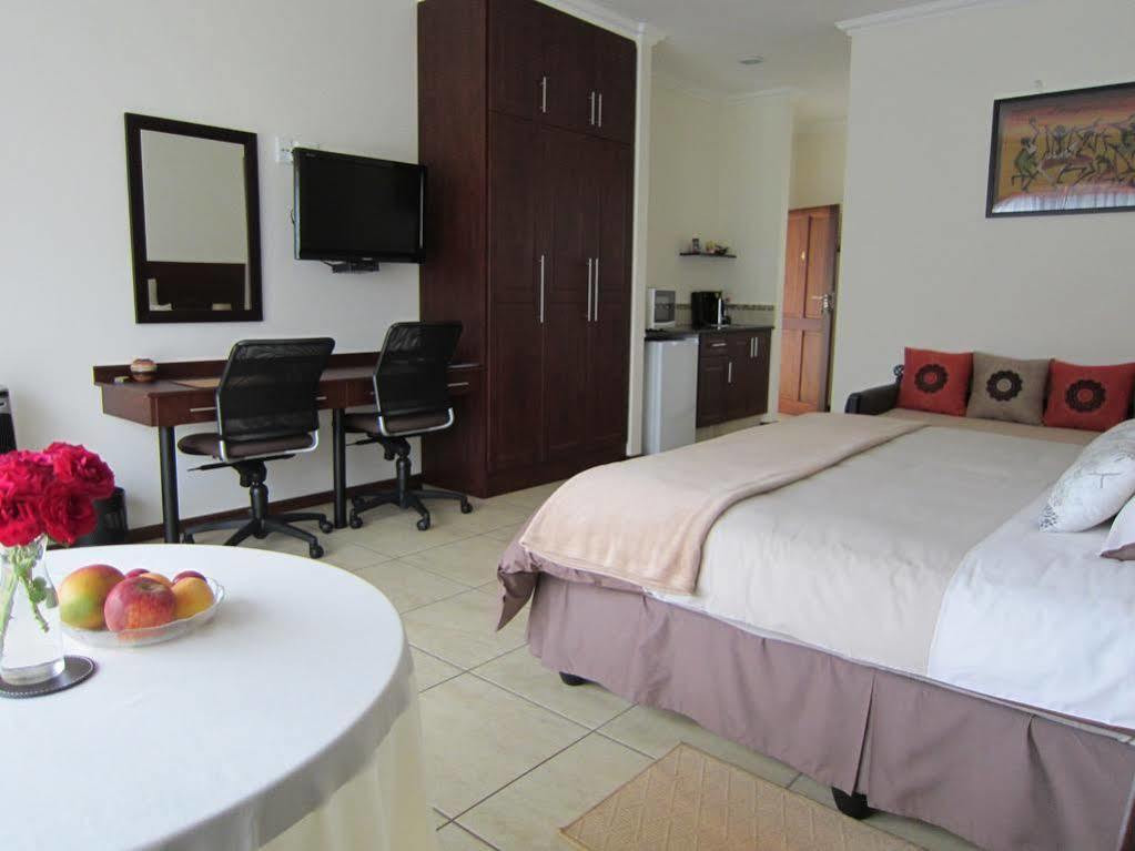Amohela Guesthouse Midrand Bagian luar foto