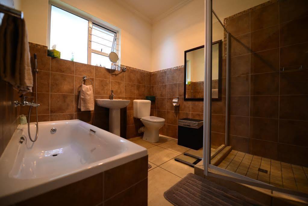 Amohela Guesthouse Midrand Bagian luar foto