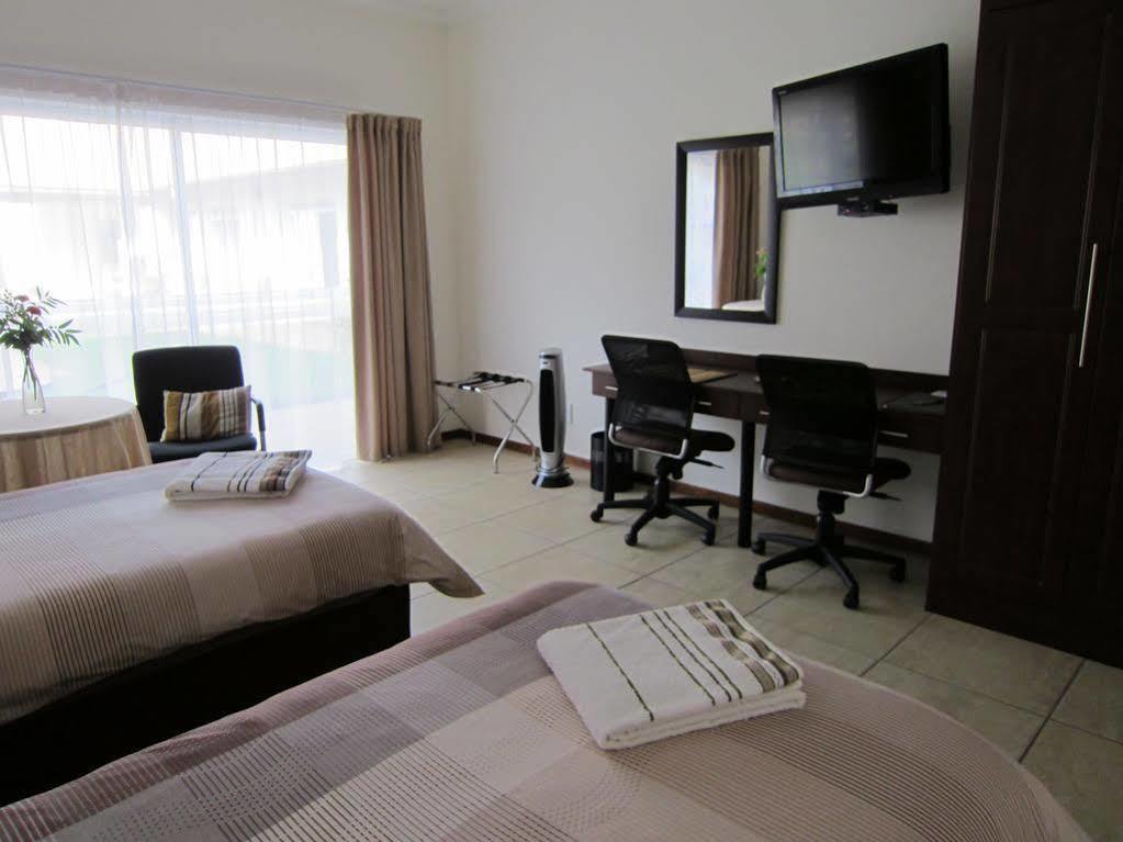 Amohela Guesthouse Midrand Bagian luar foto