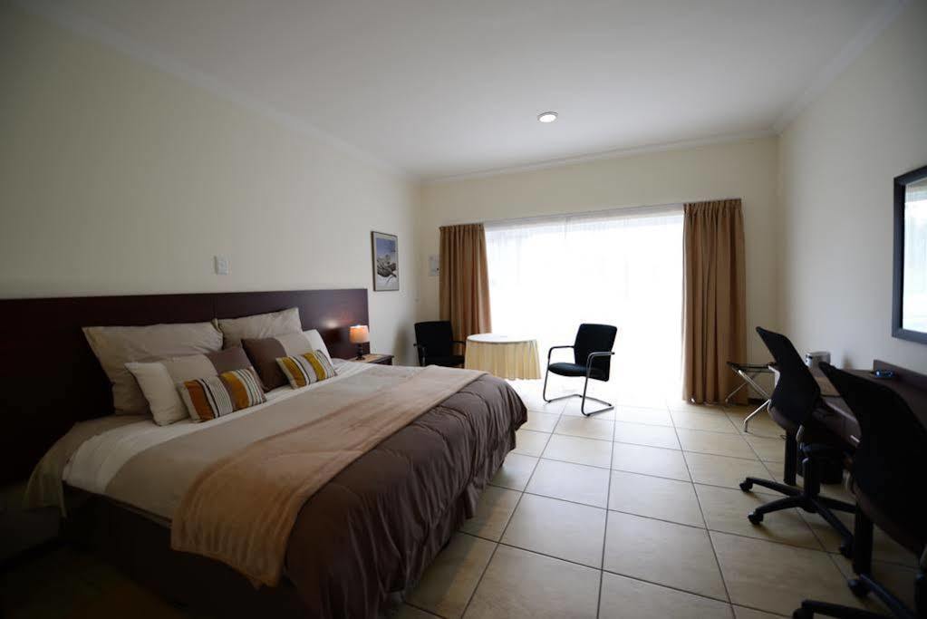 Amohela Guesthouse Midrand Bagian luar foto